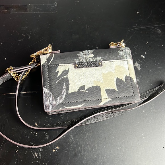 Emma Sophia Leaf Print Crossbody Wallet - Picture 1 of 6